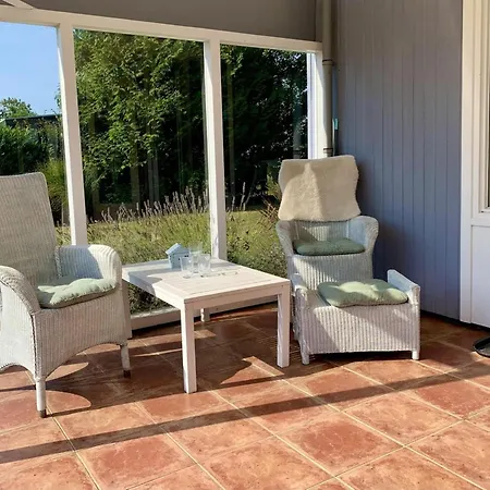 Coastal Hideaway With Garden Vakantiehuis