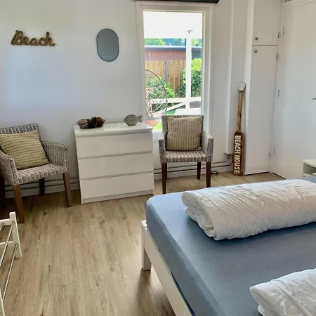 Coastal Hideaway With Garden Vakantiehuis Sint Maartensvlotbrug