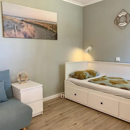 Vakantiehuis Coastal Hideaway With Garden