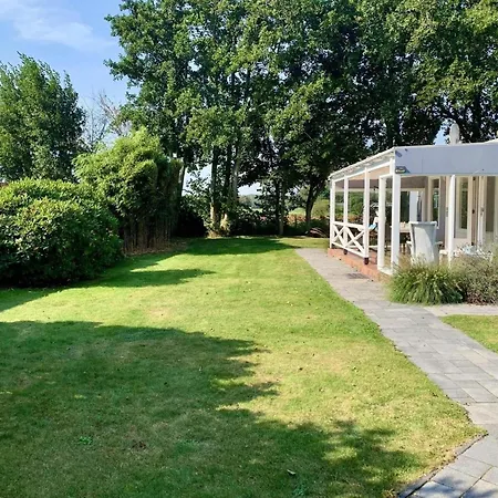 Coastal Hideaway With Garden Vakantiehuis Sint Maartensvlotbrug